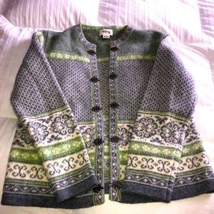 Beautiful 100 percent Wool Cambridge sweater